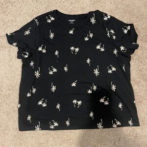 Old Navy Black and White Boxy T-Shirt